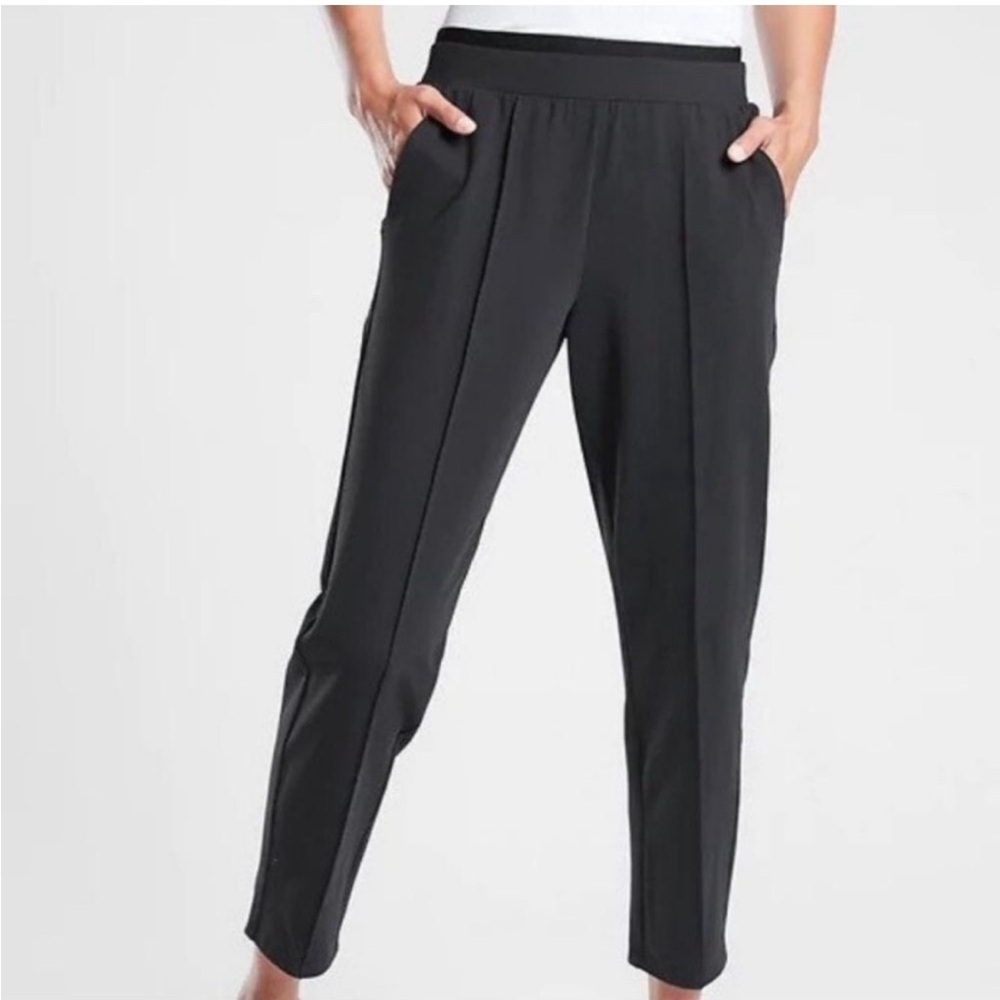 Athleta Venice Pintuck Pant Black in Black 